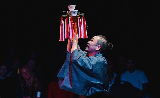 Yuki the juggler balancing bowls
